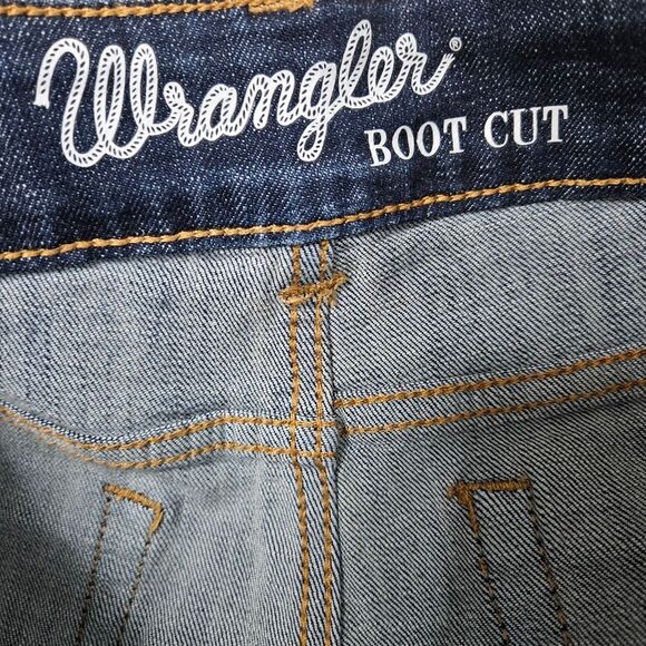 Wrangler Bootcut Jeans Women's 11x32 (30x31.5) Blue Embroidered Logo Patch EUC - Picture 2 of 9